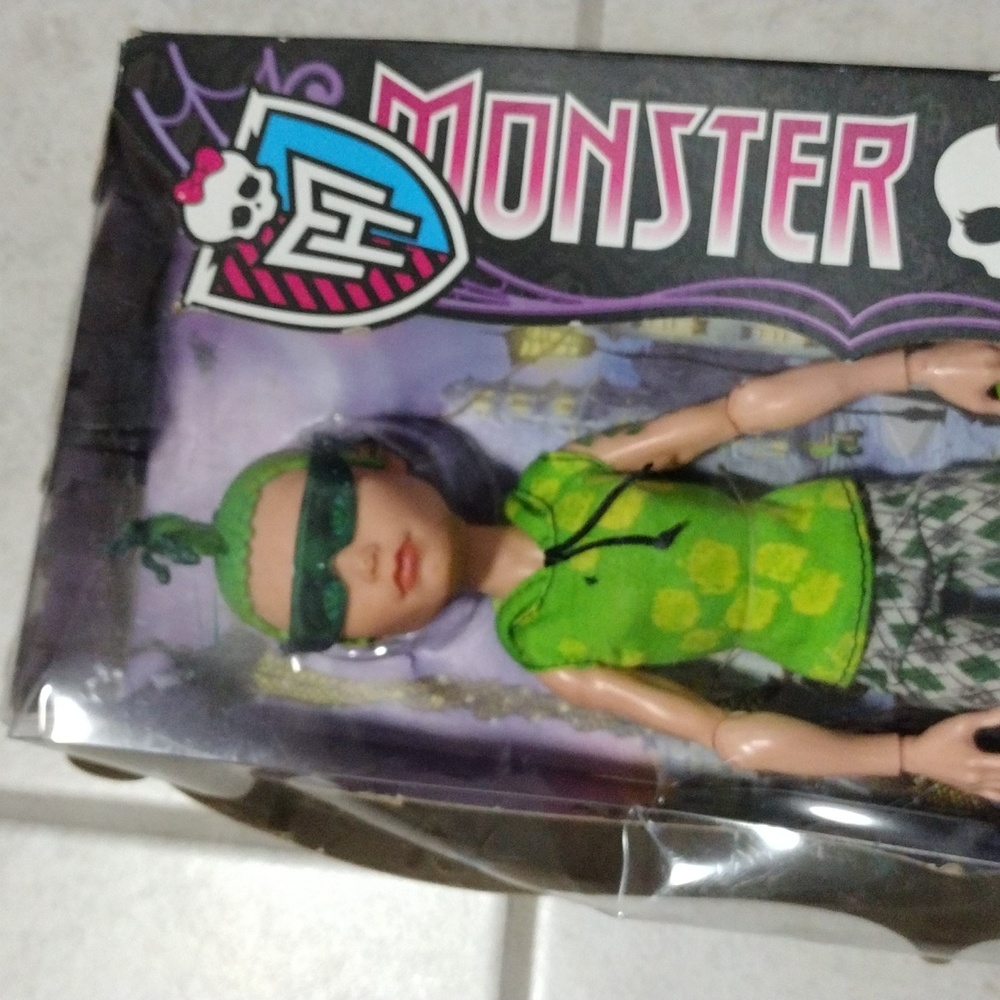 Scaris City of Frights Monster High Deuce Gorgon Dolls